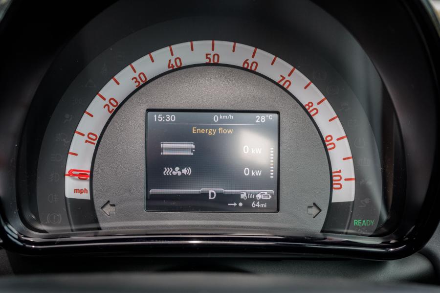 Панель приборов Smart ForTwo Prime Coupe Clectric Drive (C453) 2017 года  (UK) (фото 29 из 32)